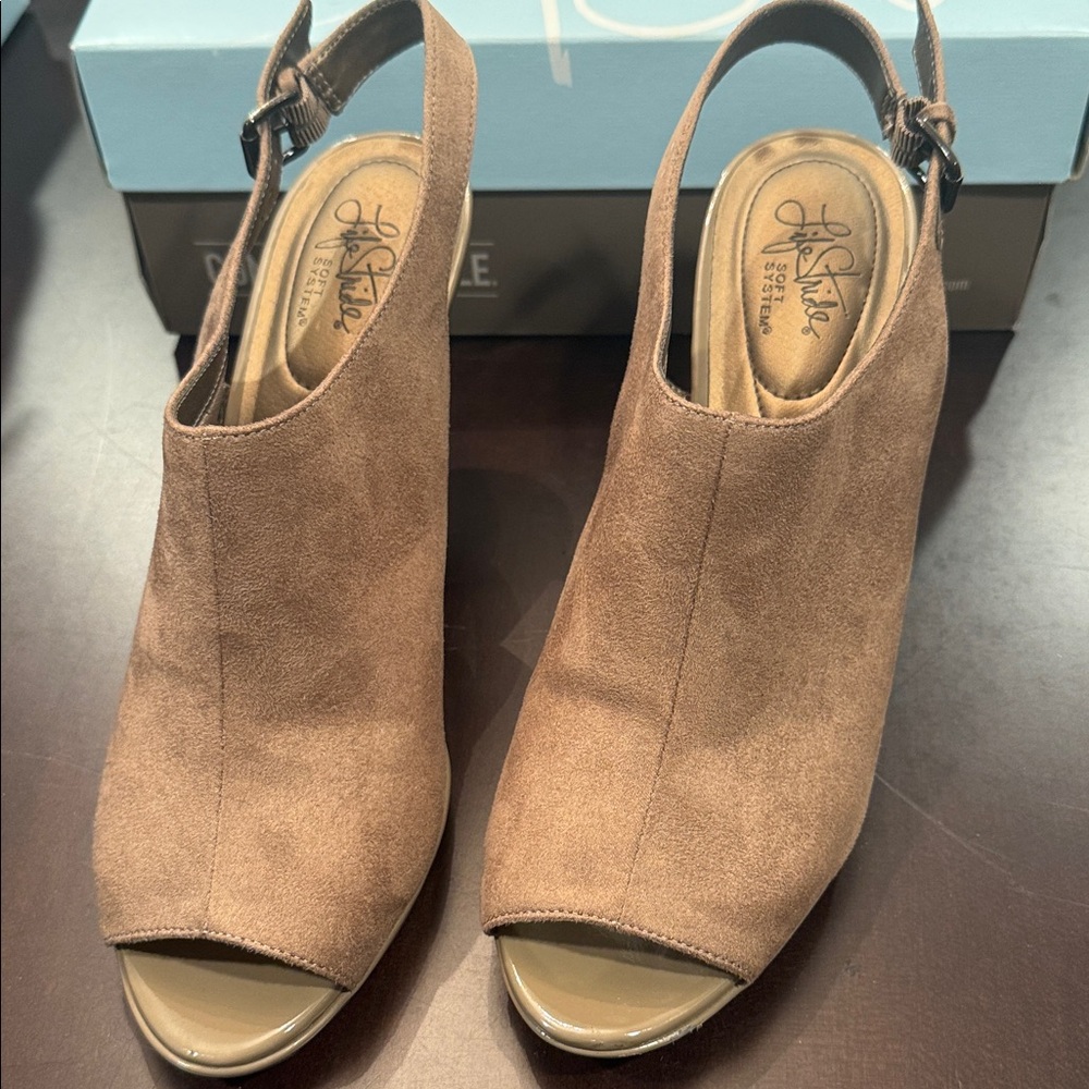 Life Stride Women's Brown Peep-Toe Slingback Heels